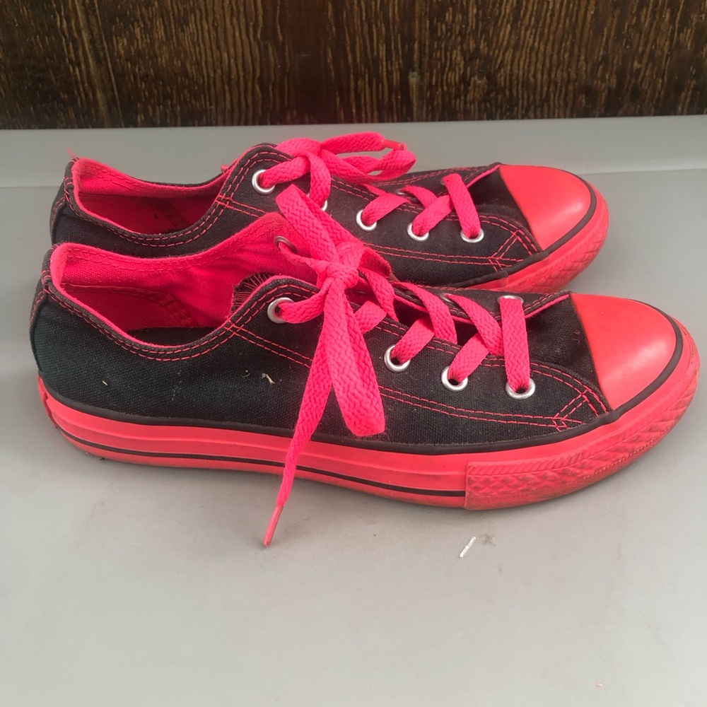 Converse Chuck Taylor All-Stars Low Top Black Bright Pink Accents Kids 3